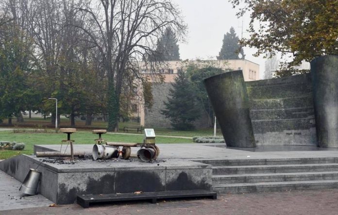 Sisak: Branitelji i građani prosvjedovali zbog skrnavljenja spomenika