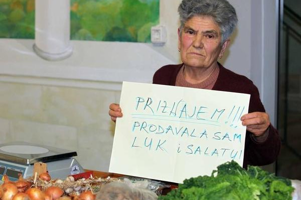 ‘SUD ME KAZNIO KAO DA SAM DILALA DROGU’: Baki opalili kaznu od 18.500 kuna jer je prodavala češnjak i peršin