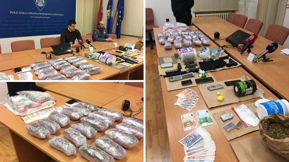 Velika akcija policije: Našli 5 kg trave, oružje, vage, noževe...