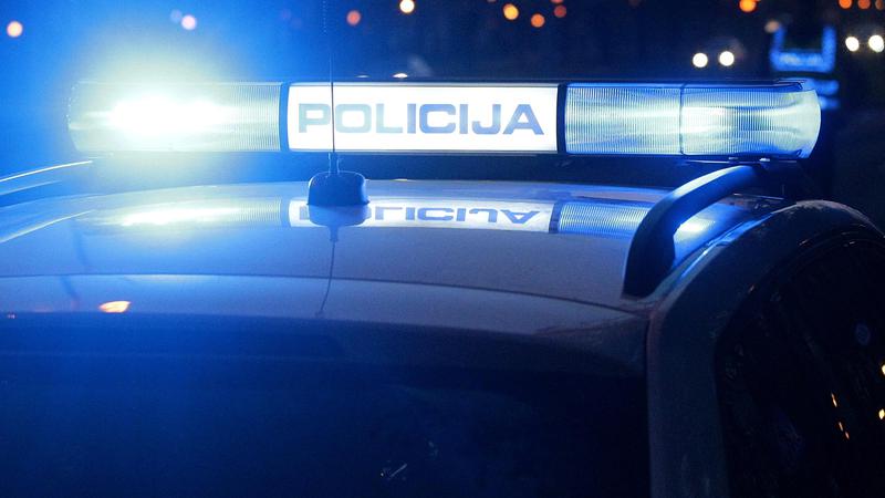 Vozio prebrzo pa sletio s ceste: Poginulo dvoje mladih putnika