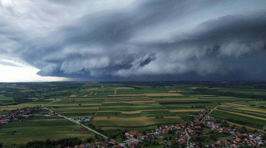 Meteorolozi upozoravaju: Toplinski val na vrhuncu, u nedjelju drastična promjena vremena i obilna kiša