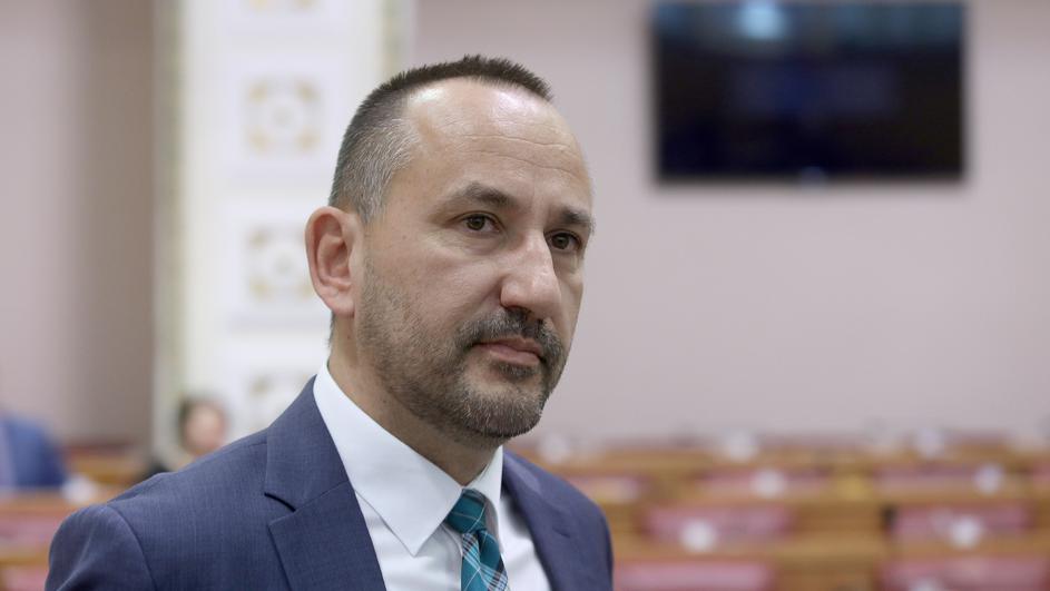 Zekanović: Kako će glasati oni u iseljeništvu ako potraju mjere