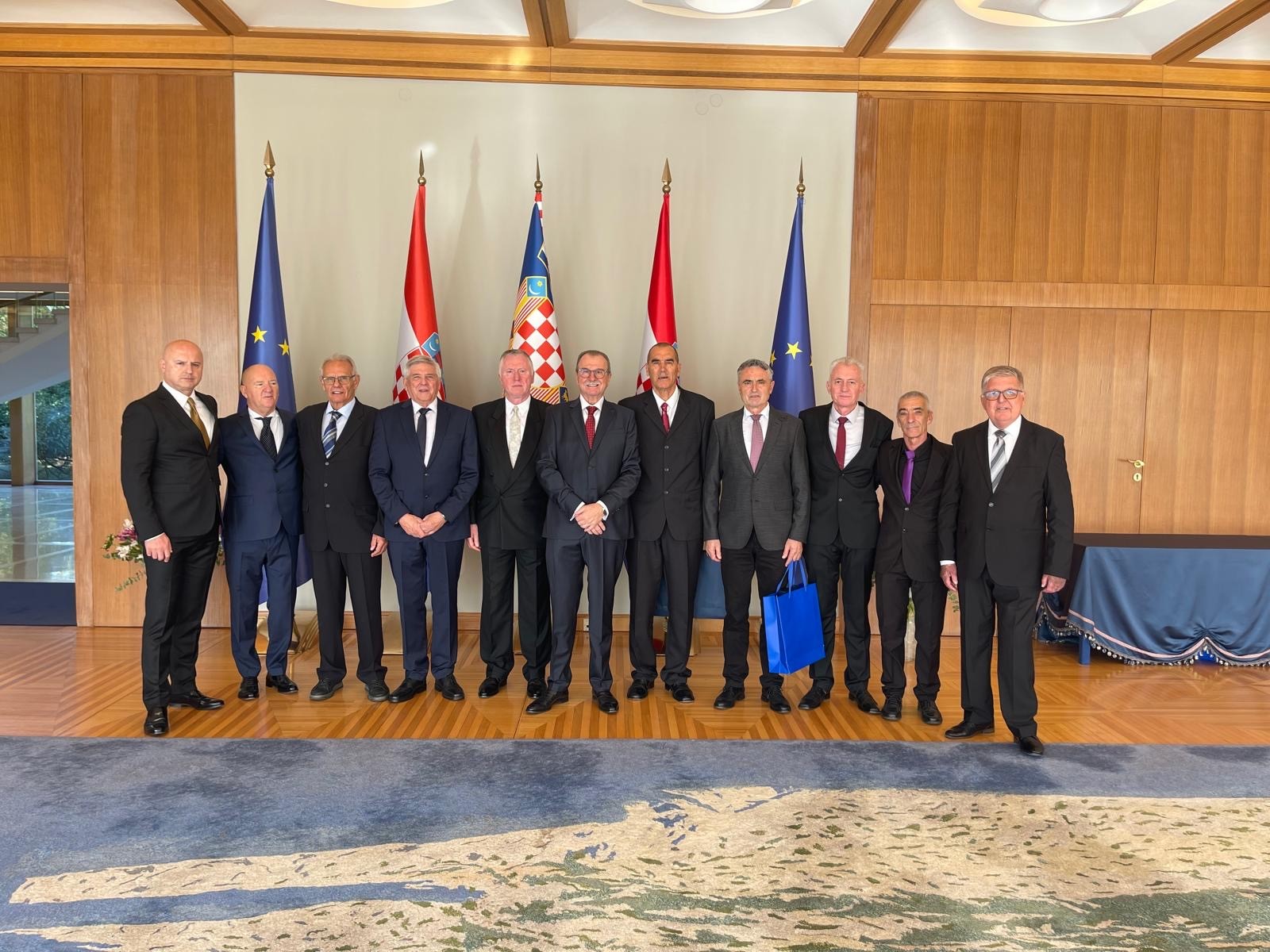 Predsjednik Milanović uručio odlikovanja i počasne činove hrvatskim braniteljima: "Zemlju je obranio mali broj hrabrih ljudi