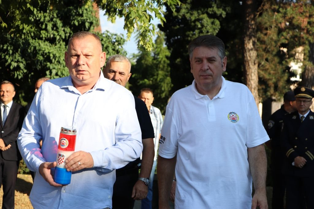 KOPRIVNICA: Polaganjem vijenaca obilježen Dan pobjede i domovinske zahvalnosti i Dan hrvatskih branitelja