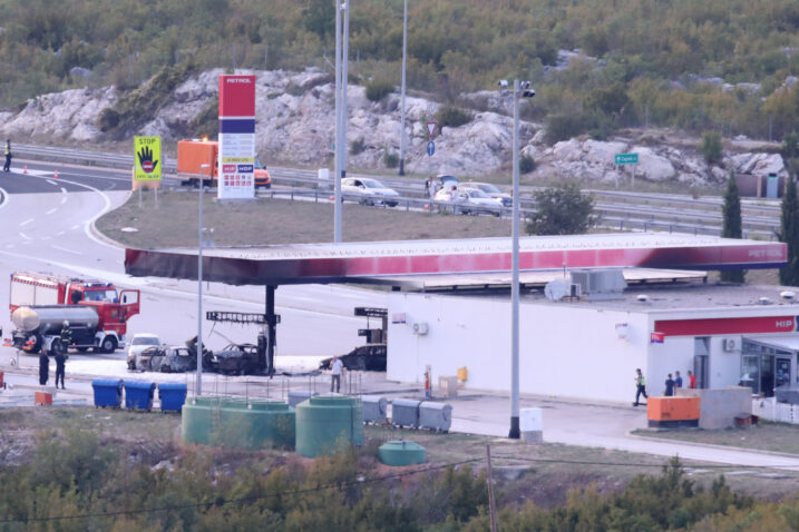 KAOS NA  A1   Novi detalji strašne nesreće kod Splita. Jedna osoba poginula, više ozlijeđenih