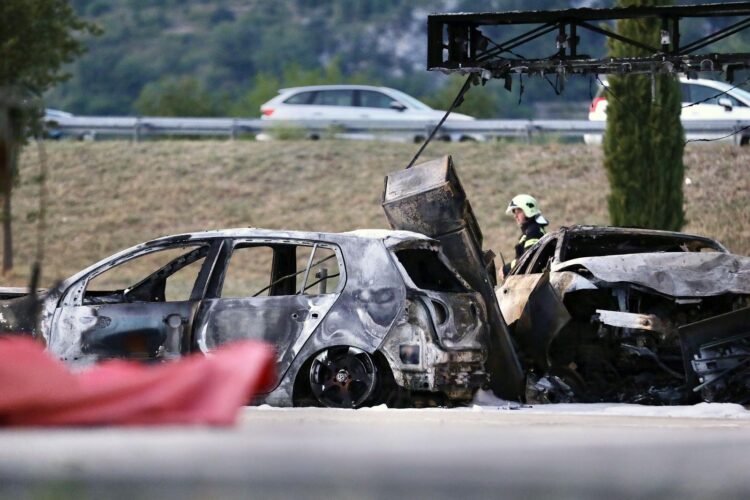 Liječnici se bore za život najteže ozlijeđene osobe u požaru na benzinskoj postaji na A1