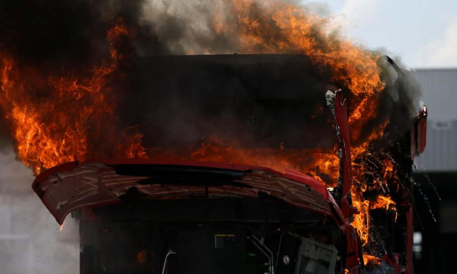Dvoje mrtvih na autocesti A3: Vatra guta kamione, odjekuju eksplozije