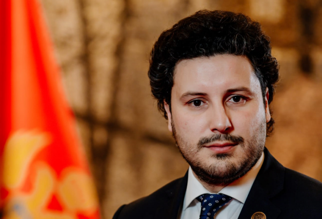 ‘OVA PLOČA FALSIFIKUJE ISTORIJU!’ Crnogorski premijer mijenja spomen ploču hrvatskim logorašima