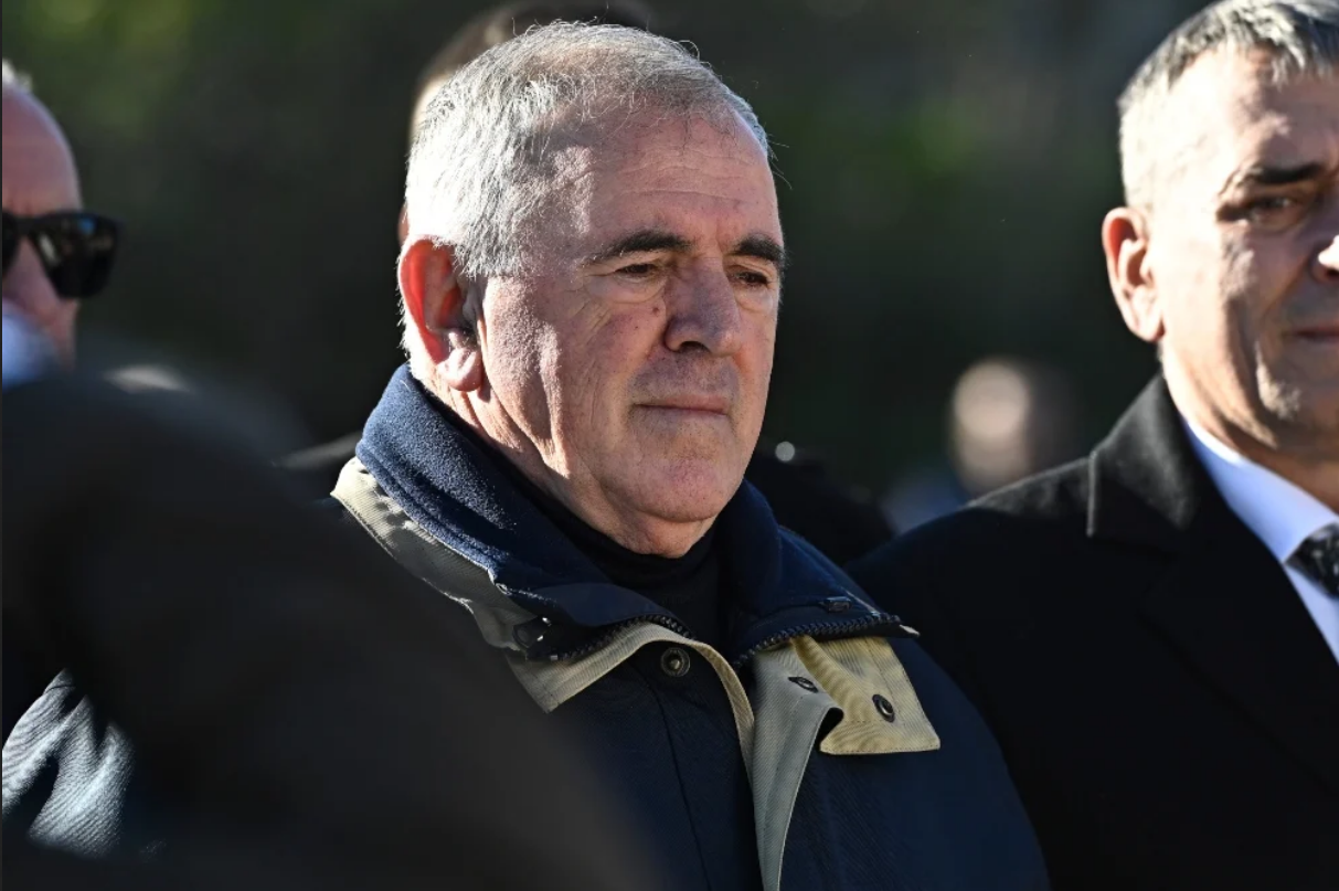 Udruga veterana 4. gbr o knjizi generala Ademija: Valja po blatu i naziva pogrdnim imenima visoke časnike HV-a, a djelo šalje pogrešnu poruku i komercijalizira ratna zbivanja!