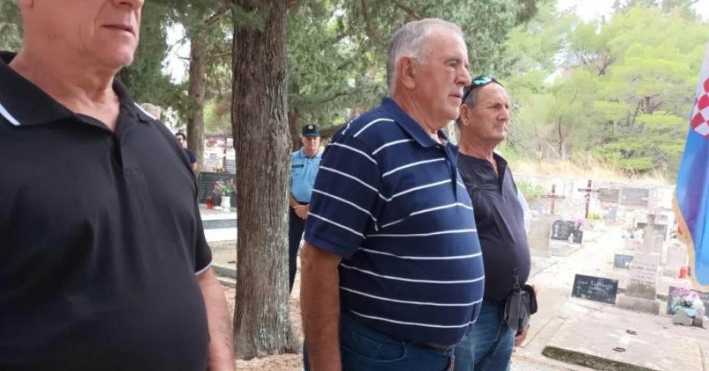 Dio bivših branitelja na groblju vrijeđao generala Rahima Ademija! Evo što stoji u pozadini ružnog incidenta