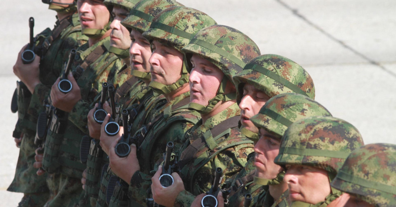 Srbija dijeli puške rezervistima: ‘Dobit će manje kamate i prioritet kod upisa djece u vrtić‘