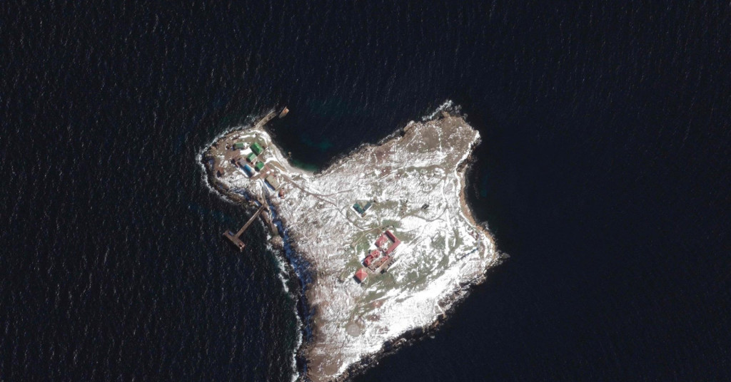 Pakao ruskih vojnika na Zmijskom otoku: Ukrajinci dronovima i avionima uništavaju sve