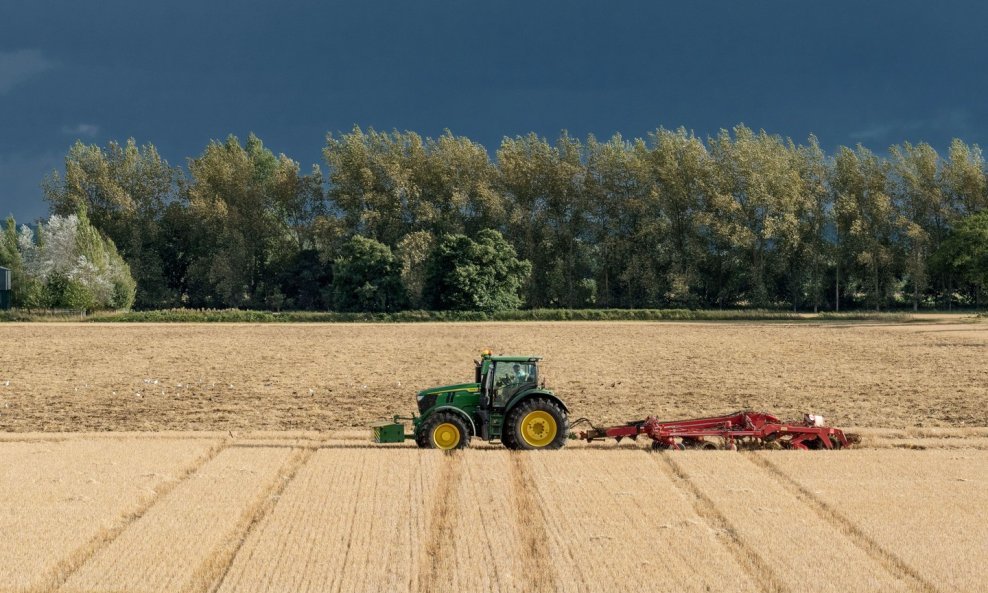 Poljoprivrednici ogorčeni: Plavog dizela nema, sjetva je ugrožena