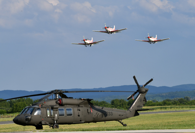 Hrvati prisustvovali spektaklu, na ovome nam zavidi svijet: Nebom letjeli Rafalei i helikopteri (FOTO & VIDEO)