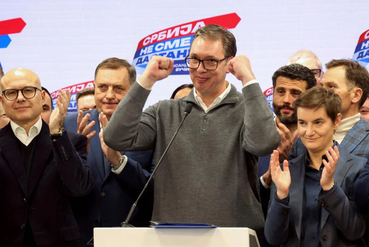Vučić proglasio “apsolutnu pobjedu” SNS-a. Dačić najavio povlačenje