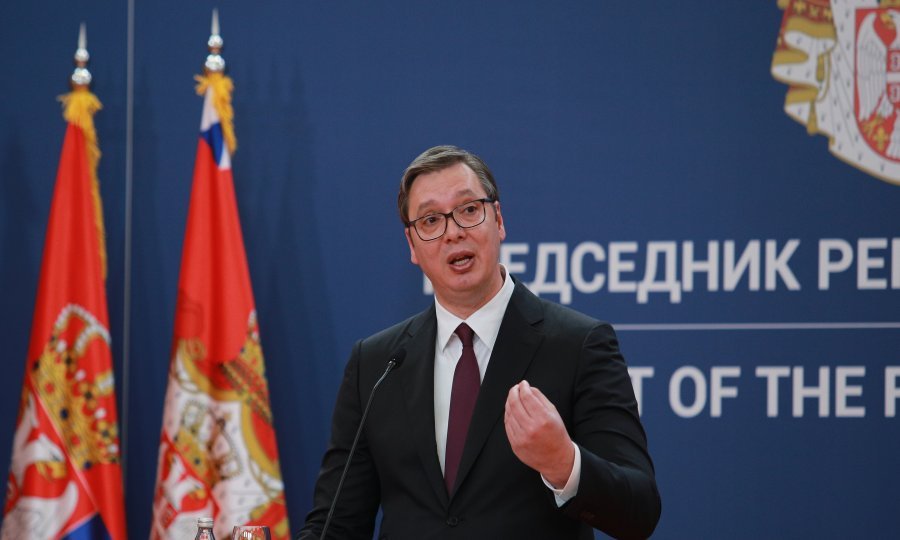 DRAMATIČNO U BEOGRADU  Vučić pokazao fotografije pretučenih policajaca, optuženih desničara i profašista za nasilje: Strane službe su također bile uključene u nerede, a naše su propale