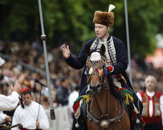 Dojmljiv  govor alkarskog vojvode dijeli se na sve strane: Ovakav nastup dugo ne pamtimo, u njemu se može pronaći i vlast i oporba