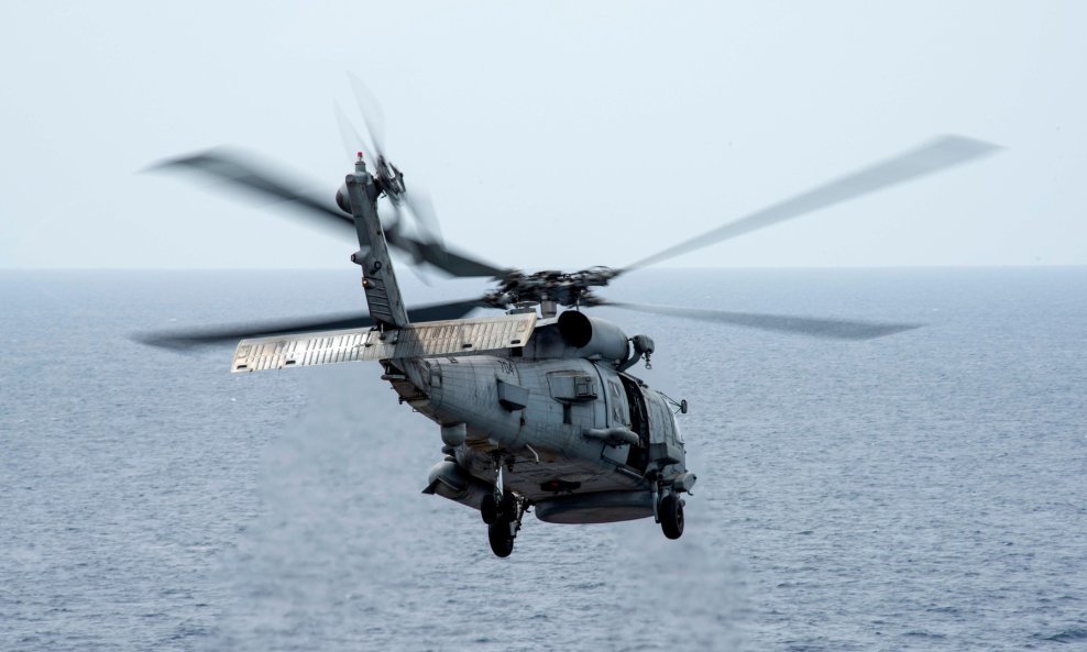 Američki borbeni avion i vojni helikopter pali u Južno kinesko more, SAD istražuje incident
