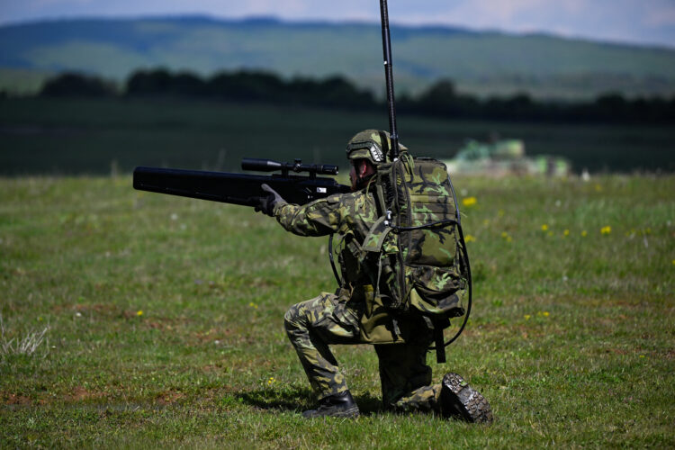 Otkriveno kako se američko oružje doprema u Ukrajinu: “Roba se ne stavlja na jedan vlak”