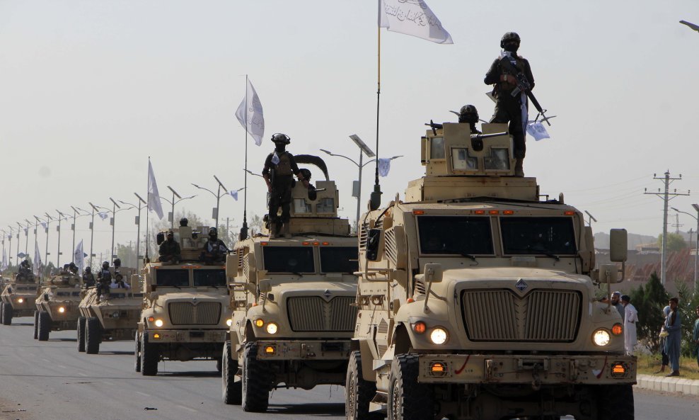 Američko oružje ostavljeno u Afganistanu militantne skupine kupuju preko Whatsappa