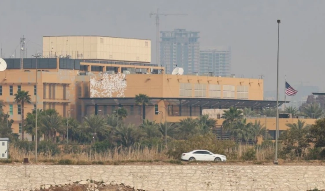 Raketni napad na američko veleposlanstvo u Bagdadu, pogođen i helidrom