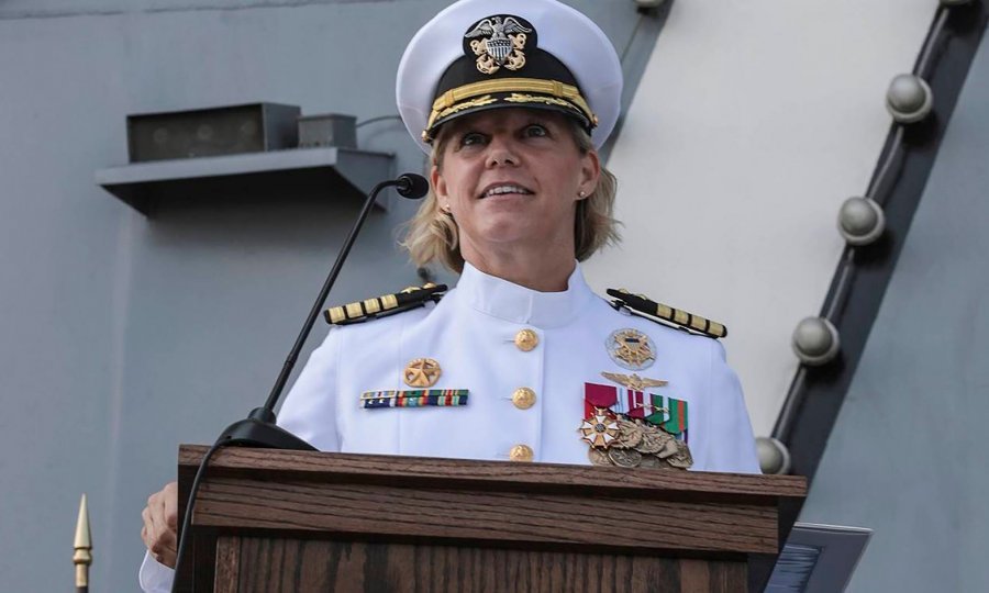 AMY BAUERNSCHMIDT  Upoznajte prvu zapovjednicu američkog nosača aviona; pod njezinom paskom su grdosija od 333 metra, 5000 ljudi i 60 zrakoplova