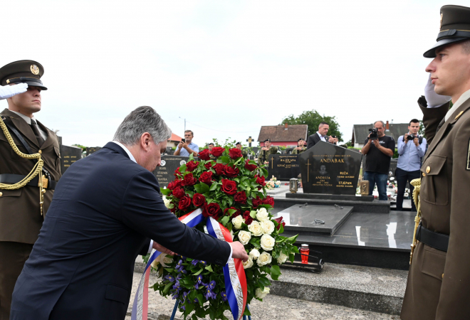 PREDSJEDNIK ODRŽAO MOĆAN GOVOR! Došao odati počast žrtvama: ‘Hrvatska je obranjena zahvaljujući Odisejima naše povijesti poput Andrije Andabaka’