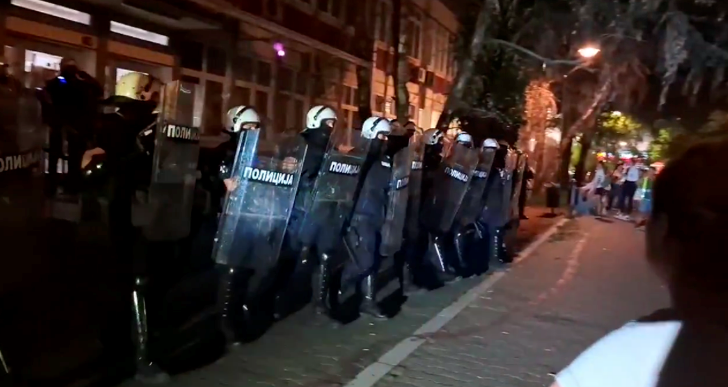 Šok bombe i pendreci: Policija brutalno tukla studente i građane u Novom Sadu