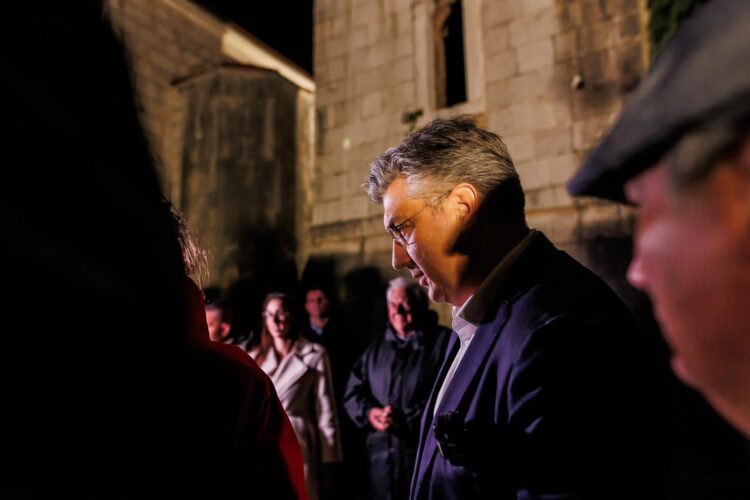 Nacional: Plenković policijskim gliserom posjećivao rodbinu na otocima