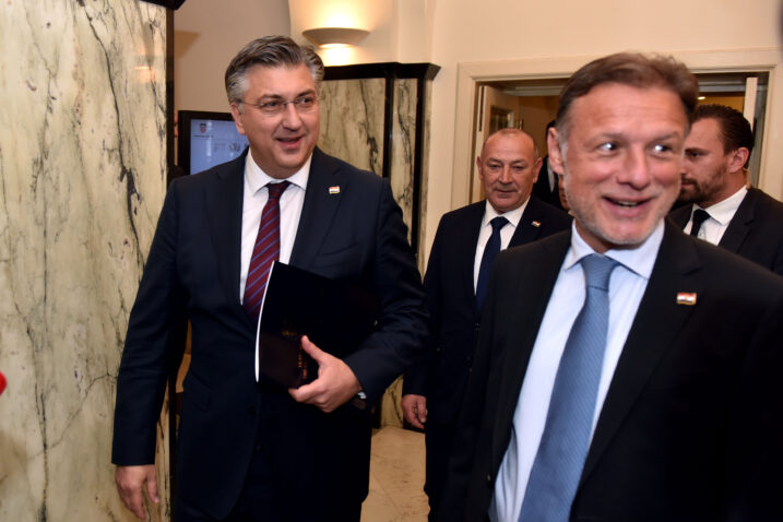 “Kako vas nije sram”: Umirovljenici poslali oštru poruku Plenkoviću