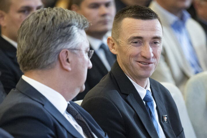 ZASAD BEZ OBJAVE  Imamo detalje koalicijskog sporazuma. Na “papir” stavljeno pet točaka na kojima je DP inzistirao kod HDZ-a