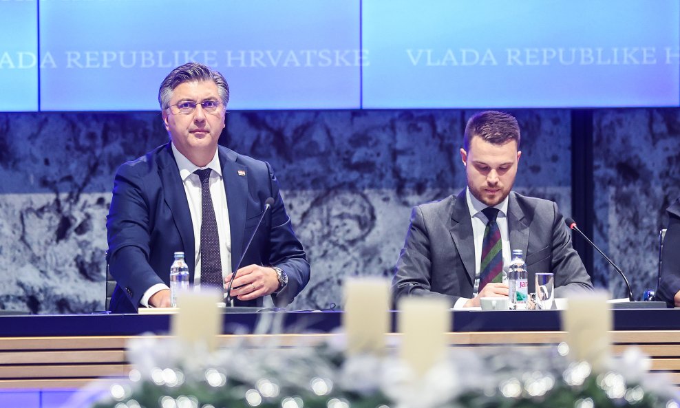 Vladine mjere za 'opstanak naroda': Koliko rastu naknade za roditelje i kako će privući iseljenike?