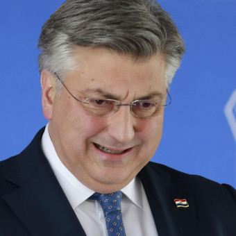 Živčani Plenković preko pola sata napadao novinare, oporbu, Milanovića...