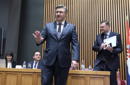 Analitičar Pecnik: Plenković se hvali da rastu plaća i mirovine, ali ništa ne raste kao njegov ego