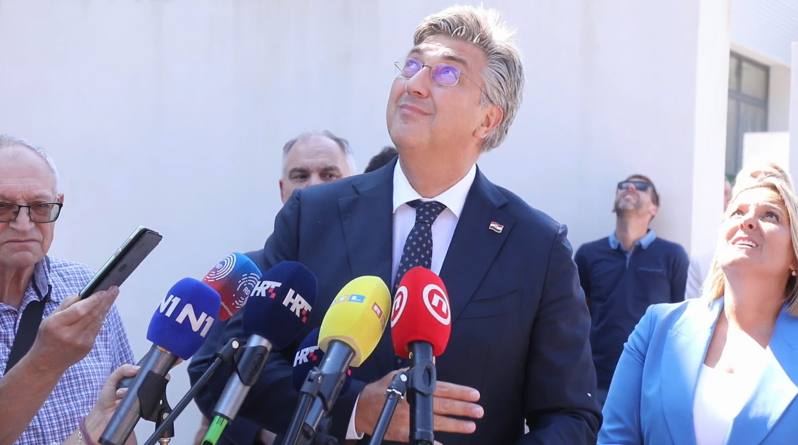 Smiješni susret premijera Plenkovića s galebovima