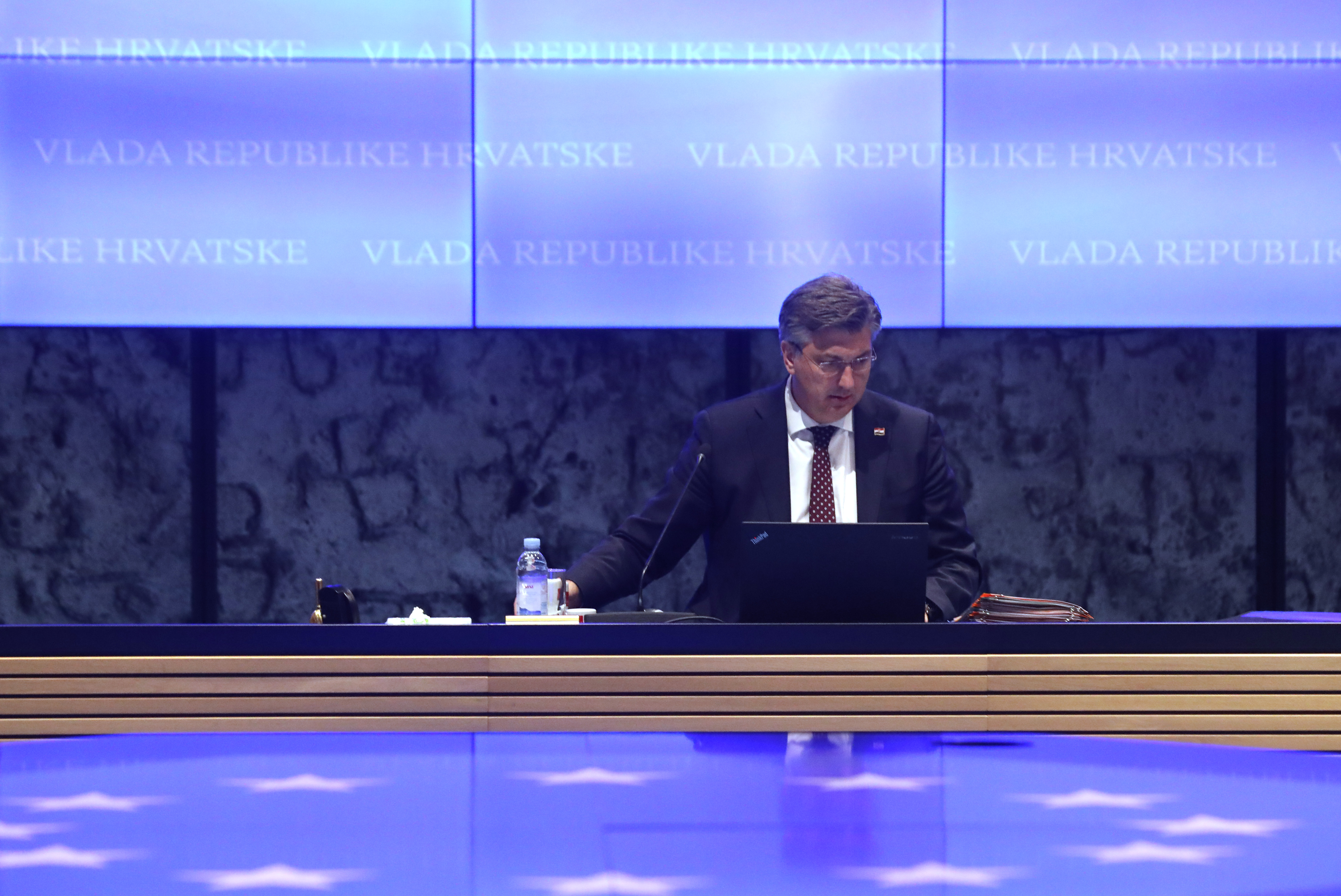 ZA SVE KRIV PLENKOVIĆ? Čak i Poljska prstom upire u Hrvatsku: ‘Sve se pretvorilo u lakrdiju. A zašto? Zbog bure u čaši vode’