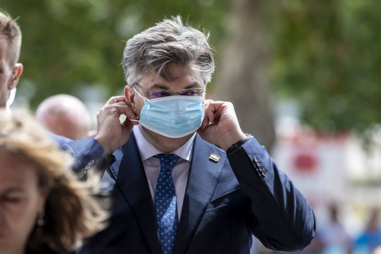 Plenkoviću iz publike dobacili ‘gdje ti je Pupovac?‘, pogledajte reakciju premijera