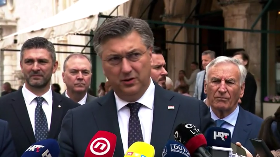 Duge cijevi ispred Banskih dvora: Plenkoviću i članovima Vlade upućene nove prijetnje smrću