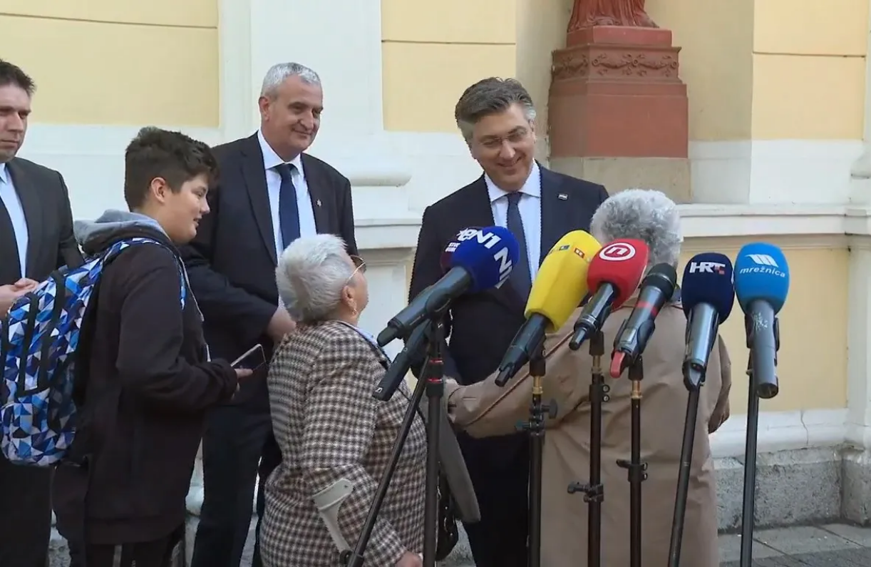 PREMIJER S GRAĐANIMA: Na zagrebačkom Cvjetnom trgu odgovara na pitanja o euru