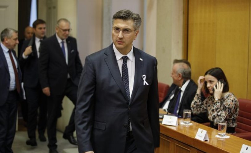 STRANCI PRIJETI GAŠENJE! HDZ-OVCI OGORČENO ZAZIVAJU PLENKOVIĆA: Riješi se ovog tipa