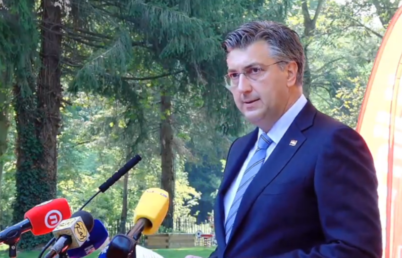 PLENKOVIĆ U VARIVODAMA: ‘Zbog Hrvata koji su činili zločine, ispaštali su generali’! Moramo se suočiti sa prošlošću’!