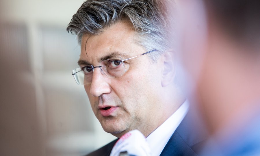 Plenković: Duboko žalim i izražavam sućut zbog ubijenih u Varivodama, čije živote hrvatska država nije uspjela zaštititi