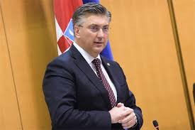 Plenković nakon aktualca govorio o privatizaciji Ine i dronu nad kninskom vojarnom