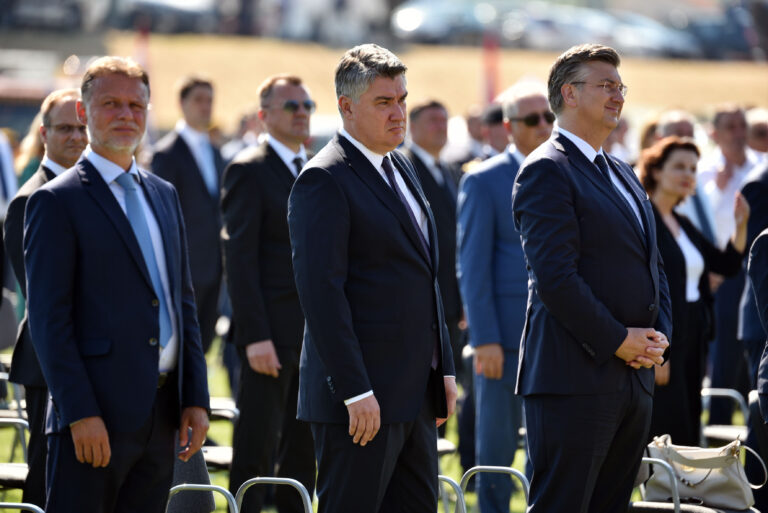 JOŠ VEĆE PLAĆE Ako povišicu dobiju policajci i suci, primanja rastu i Milanoviću, Plenkoviću, Jandrokoviću...  I to znatno