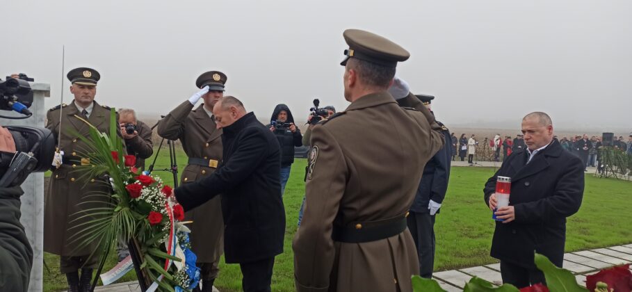 Otkriveno spomen – obilježje “Bijeli križ” u počast poginulim hrvatskim braniteljima Antunovca