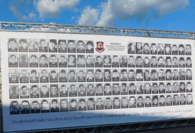 Potresna priča krije se iza ovog zida s licima hrvatskih heroja: Svi su pripadali istoj postrojbi