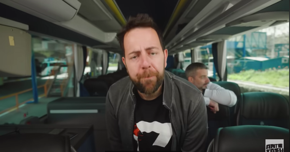 Zvijezde u novim ulogama: Mate Bulić vozi autobus, Jole kamion, a Mlikota je kondukter