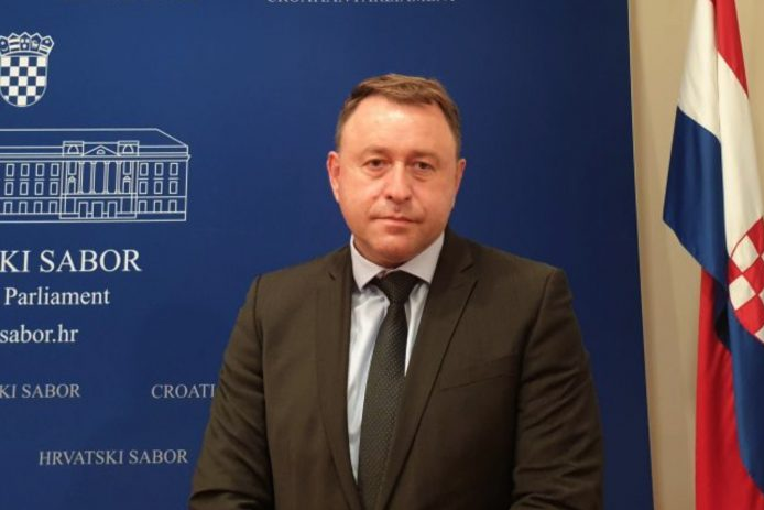Deur (HDZ) o veličanju petokrake u Saboru: ‘Opasne poruke od lijevo-radikalnih grupa’