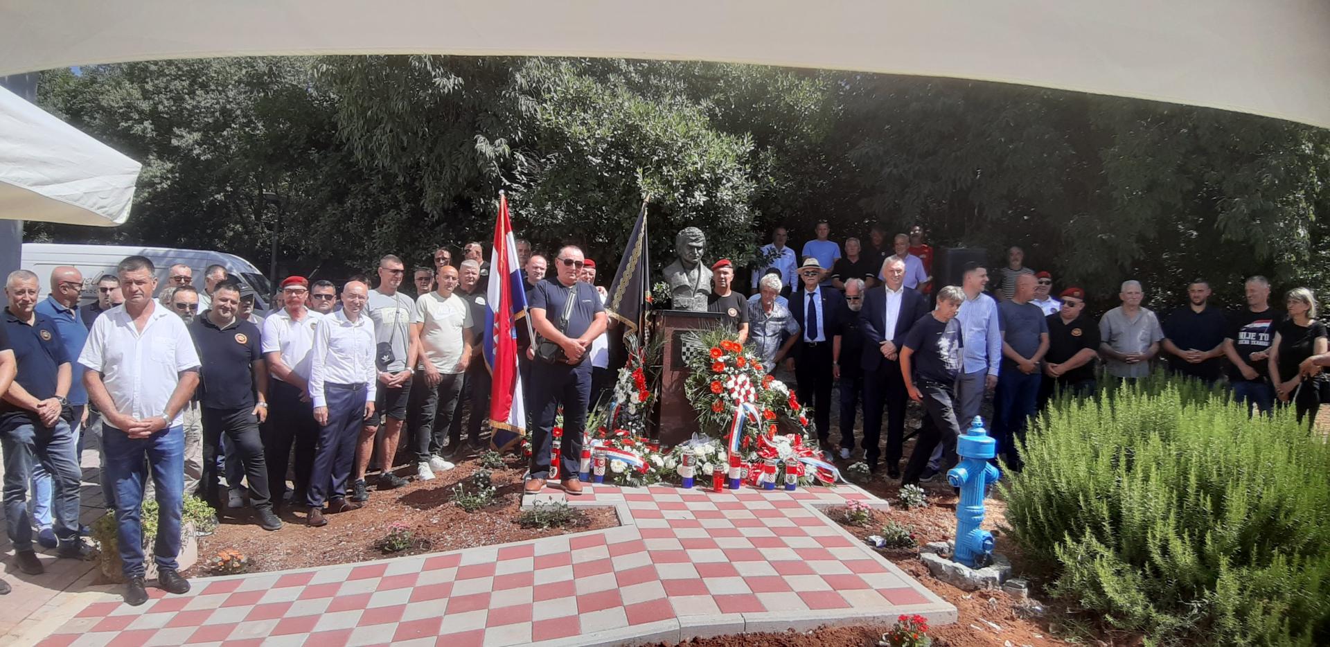 Ante je u diverzantske akcije išao u opancima, u 25. stradao od četnika. Dobio je bistu, počast mu odao cijeli vojni vrh