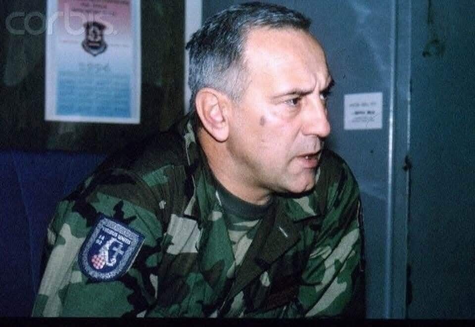 General ANTE ZORISLAV ROSO:  »Oni koji nisu spremni poginuti za Hrvatsku umoljavam da napuste dvoranu«.